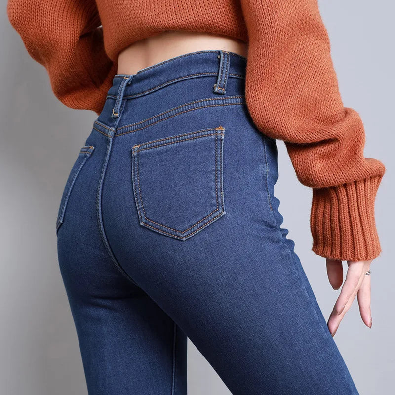 Calça Jeans Peluciada com Elastano Charmosa
